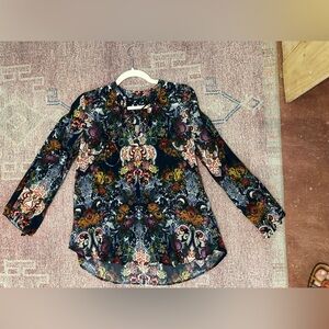 APNY blouse with flared sleeves tunic style beautiful floral print like new sm